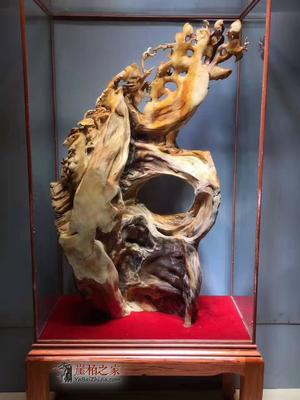 鬼斧神工崖柏根雕《獼猴獻(xiàn)壽》 自然造化與吉祥寓意的完美融合