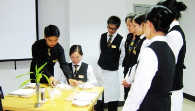 開拓創新勇攀新高峰，跨越發展再踏新征程——論現代酒店管理的創新與發展