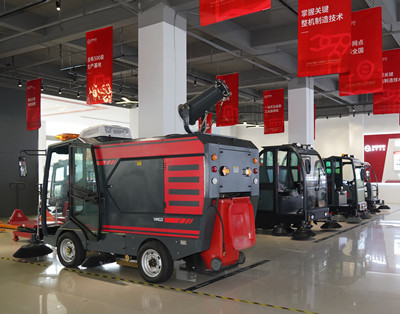 揚子S10電動掃地車助力蒙牛圣牧高科，打造綠色高效清潔新標(biāo)桿